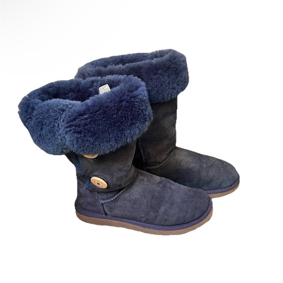 UGG Cozy Comfy Blue Sheepskin Leather Mid-Calf Casual Boots Button Lined WMN’s 8 - Picture 4 of 11